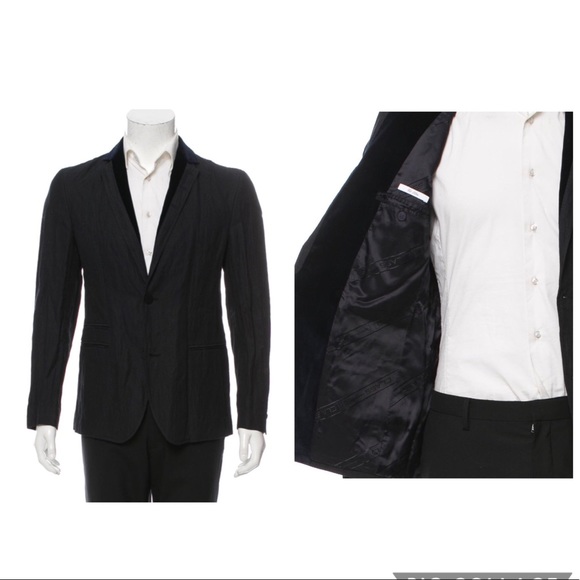 Men’s Roberto Cavalli velvet trimmed sport coat.